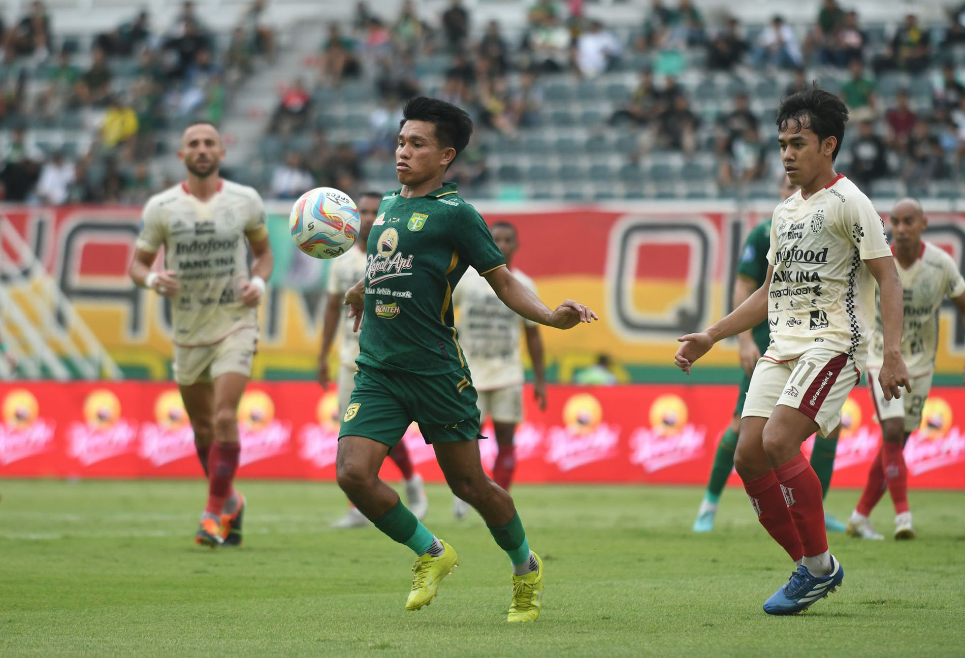 bali-united-tekuk-persebaya-di-kandang_20240424_200246.jpg