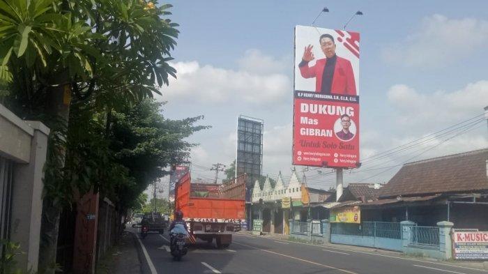 baliho-henry-indraguna-bertuliskan-dukung-mas-gibran-untuk-solo-satu.jpg