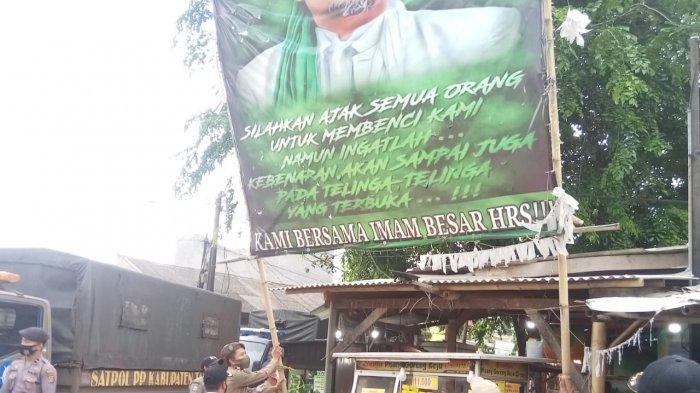 baliho-rizieq-juga-diturunkan-di-kab-tangerang-2.jpg