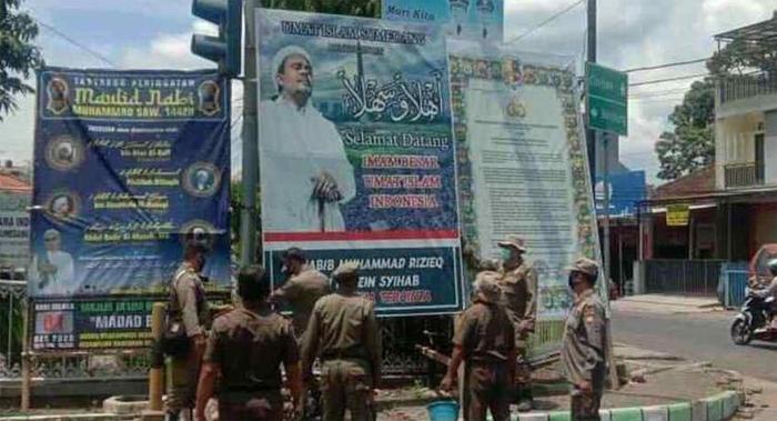 baliho-rizieq-shihab-di-sumedang-dicopot.jpg