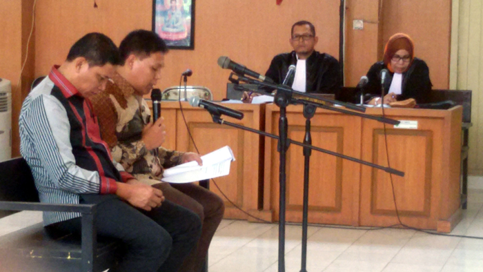 bambang-karyanto-dan-adam-munandar-sidang-pledoi_1_20151120_110525.jpg