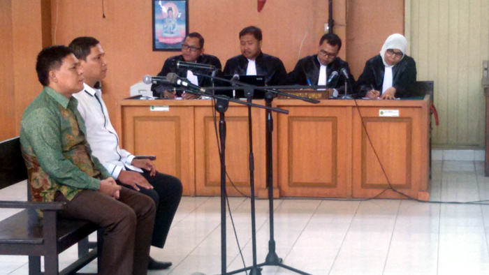 bambang-karyanto-dan-adam-munandar-sidang-vonis_20151130_101123.jpg