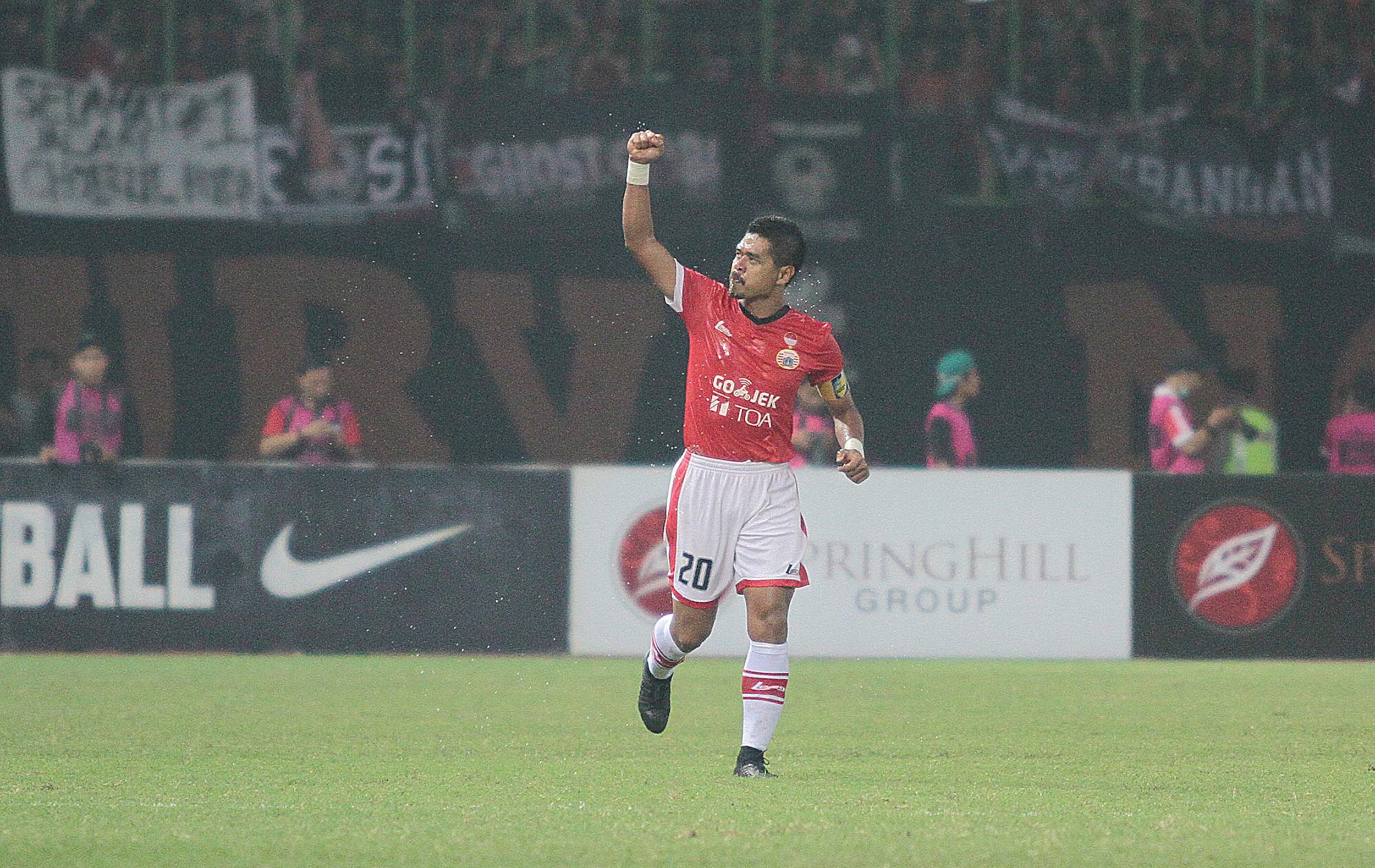 bambang-pamungkas-selebrasi-kepalkan-tangan_20171023_122533.jpg