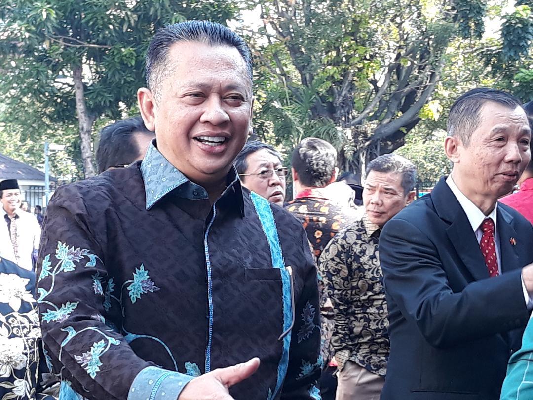 bambang-soesatyo-hadiri-open-house-di-istana.jpg