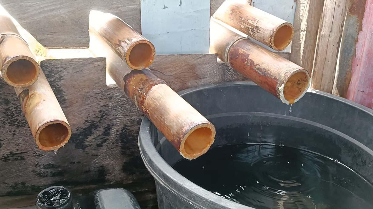 bambu-penyuling-uap-air-rokatenda-di-pulau-palue-sikka-ntt.jpg