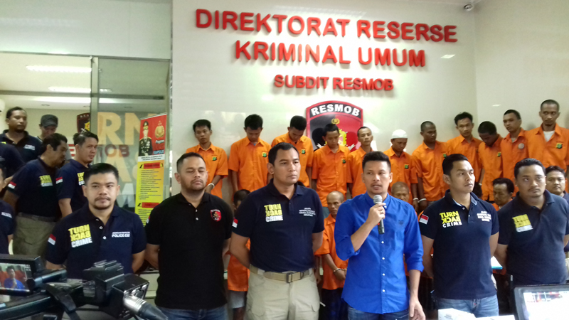 bandar-judi-yang-tertangkap-oleh-polda-metro-jaya_20161023_145506.jpg