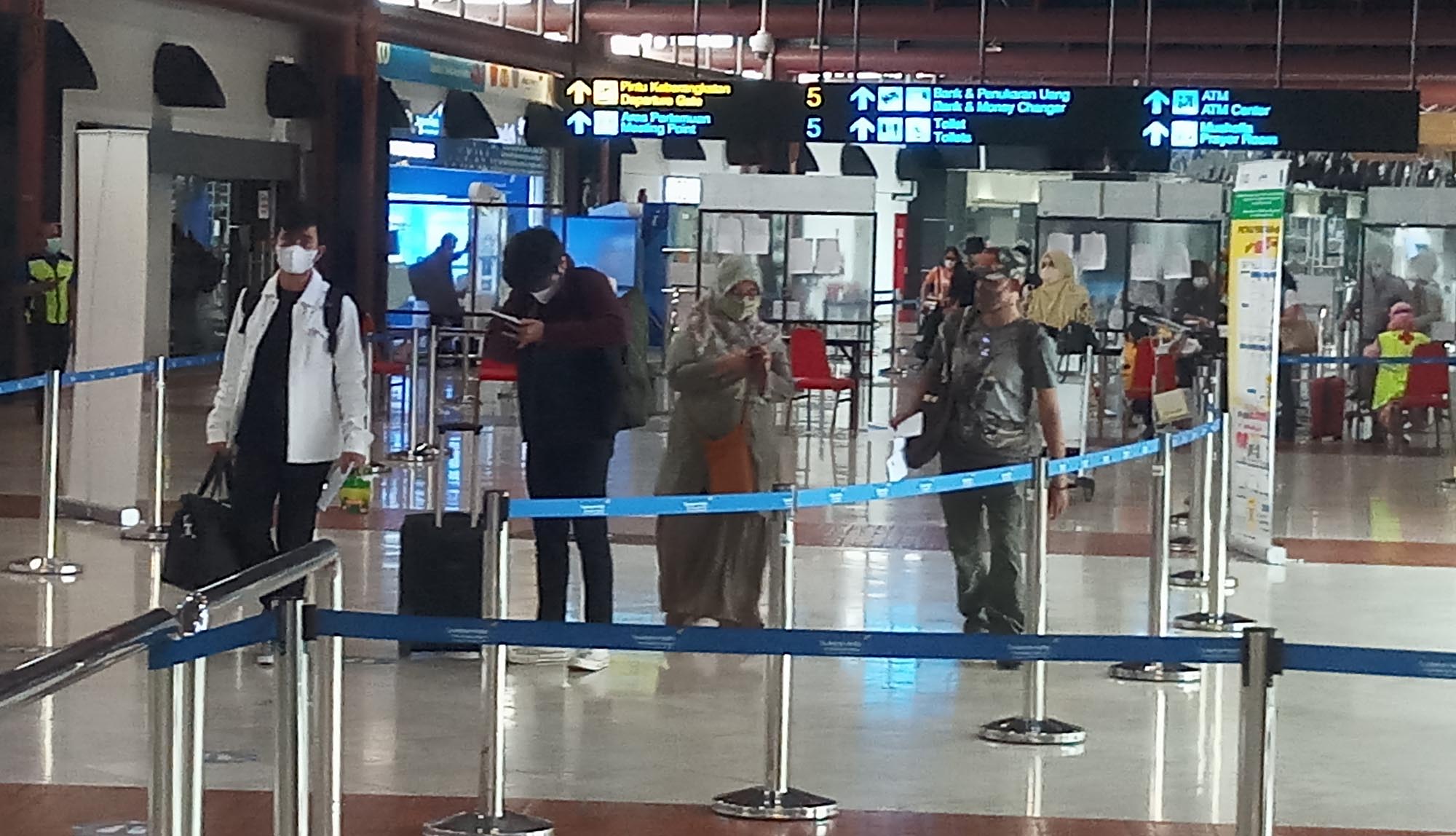 bandara-soekarno-hatta-lenggang-jelang-larangan-mudik-lebaran_20210505_213251.jpg
