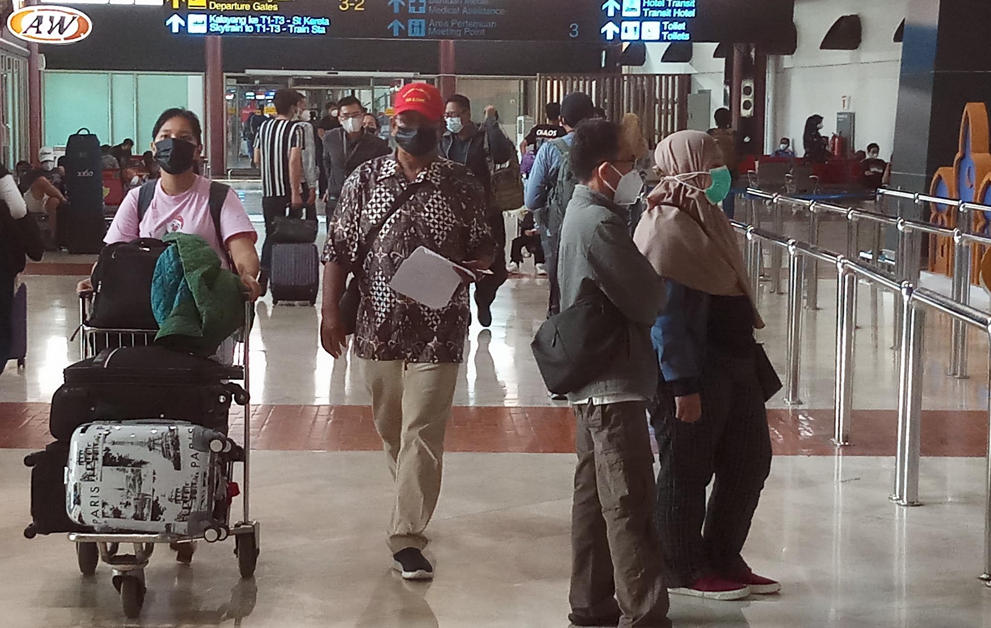 bandara-soekarno-hatta-lenggang-jelang-larangan-mudik-lebaran_20210505_213328.jpg