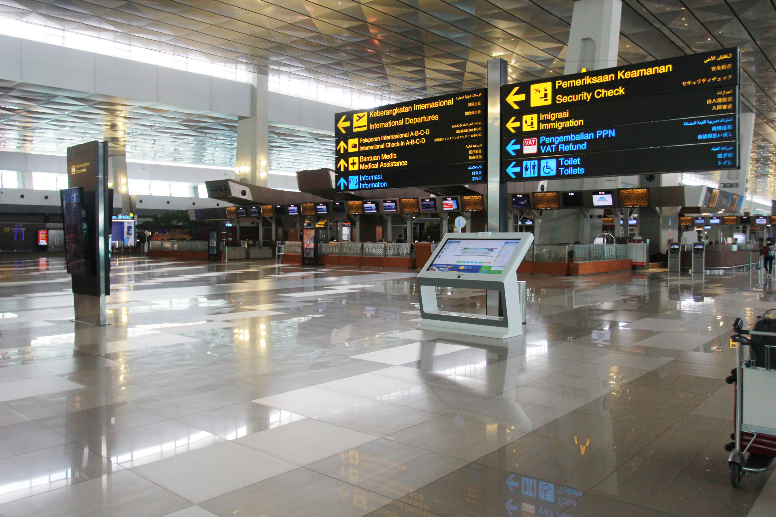 bandara-soetta-terminal-3-sepi-penumpang_20200401_142034.jpg