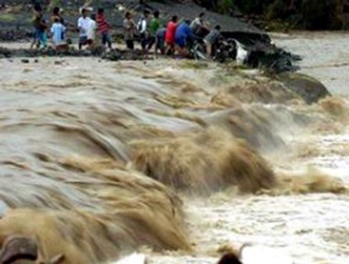 banjir-bandang-di-sembahe_20150803_073021.jpg