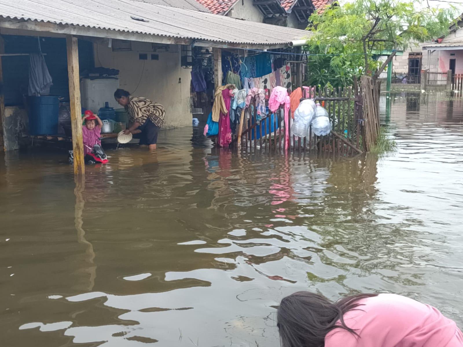 banjir-bekasi-kemensos-kirim-bantuabn.jpg