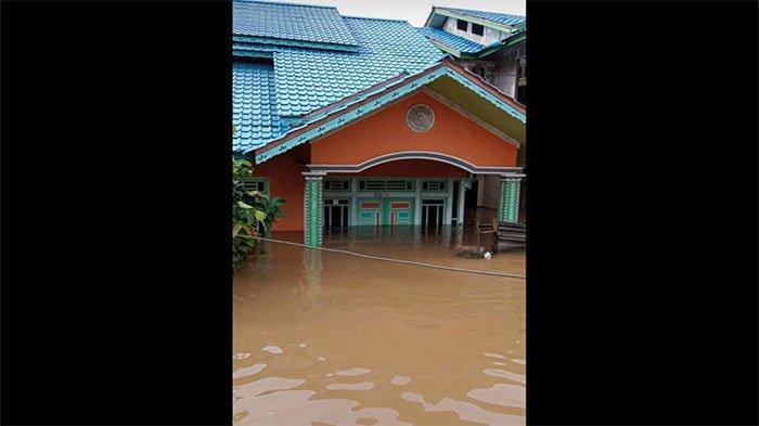 banjir-di-kecamatan-menukung-kabupaten-melawi.jpg