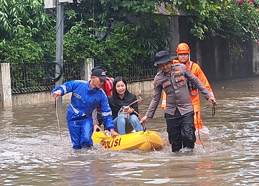 banjir-di-pela-mampang.jpg