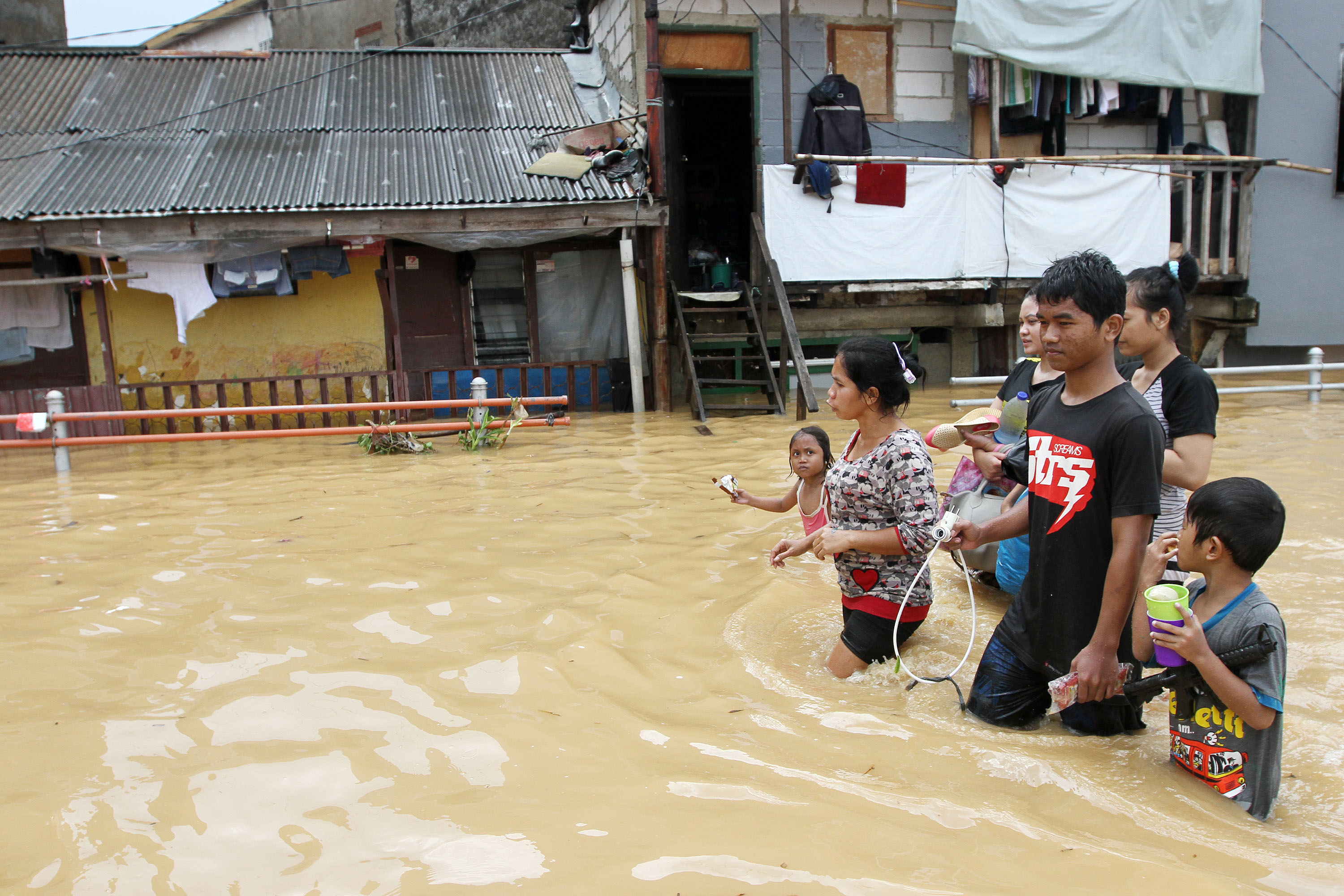 banjir-rendam-kampung-pulo_20180206_144859.jpg