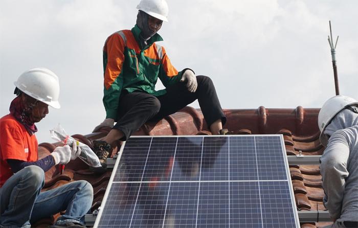 bank-mandiri-sunterra-kerja-sama-pemasangan-panel-surya.jpg