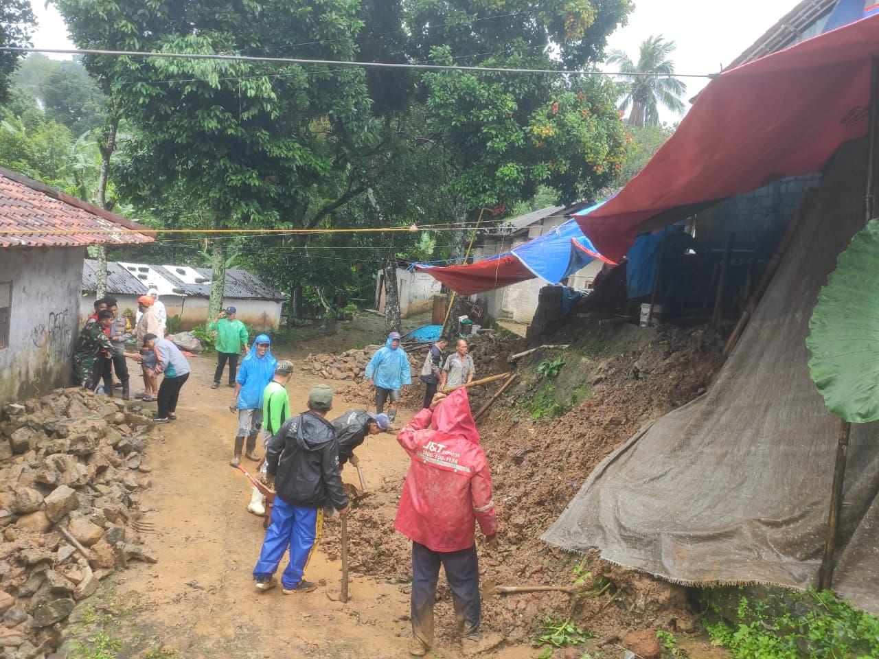 bantuan-logistik-kemensos-kabupaten-bogor-250126.jpg