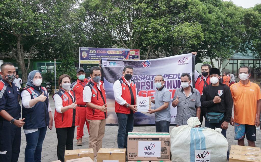 bantuan-waskita-ke-semeru.jpg