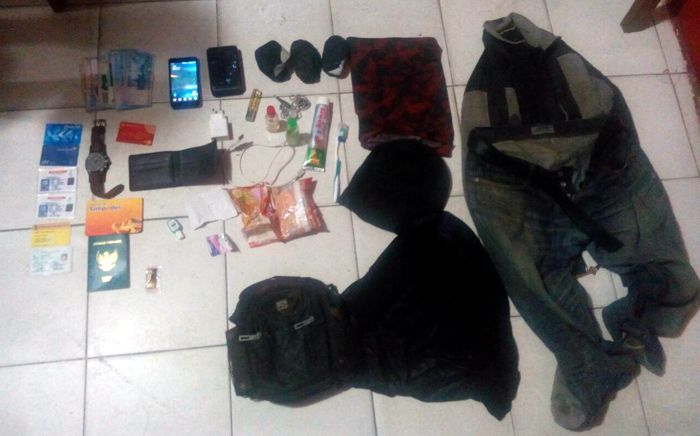 barang-bukti-diamankan-dari-joanda-yang-diduga-hendak-gabung-isis_20160318_141908.jpg