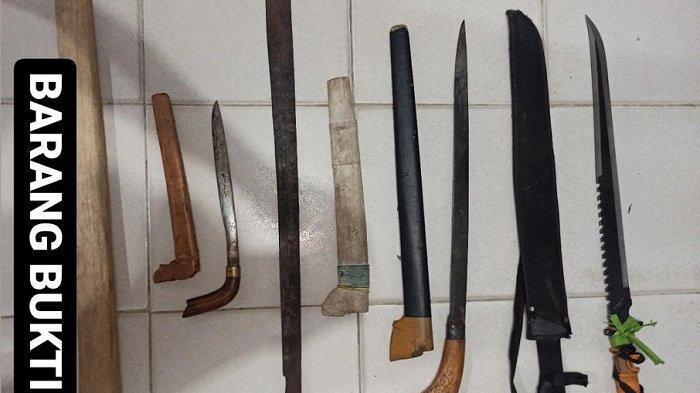 barang-bukti-kasus-kericuhan-di-kampus-halu-uleo.jpg