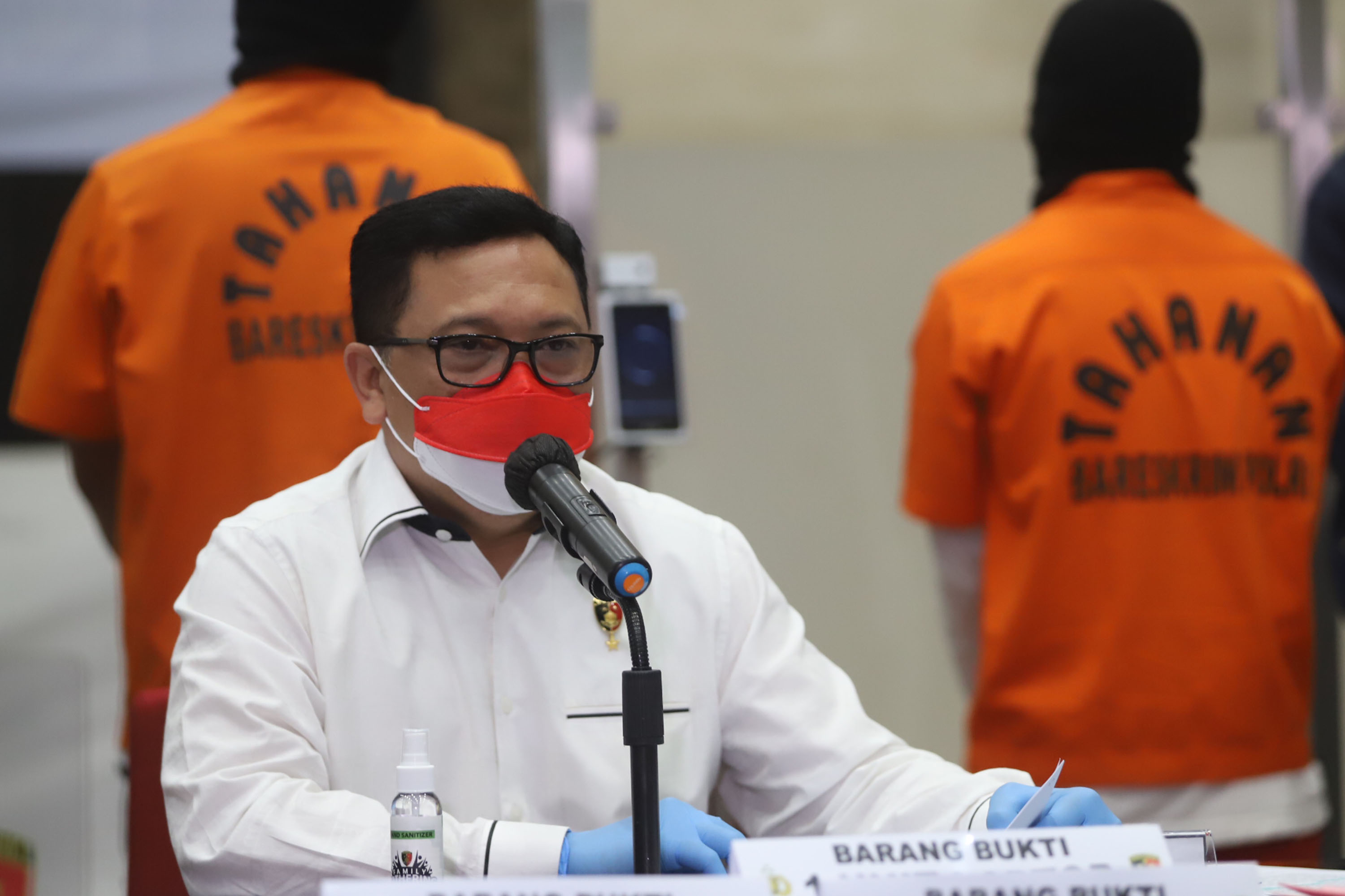 bareskrim-polri-rilis-kasus-jaringan-pinjaman-online-ilegal_20211025_222542.jpg