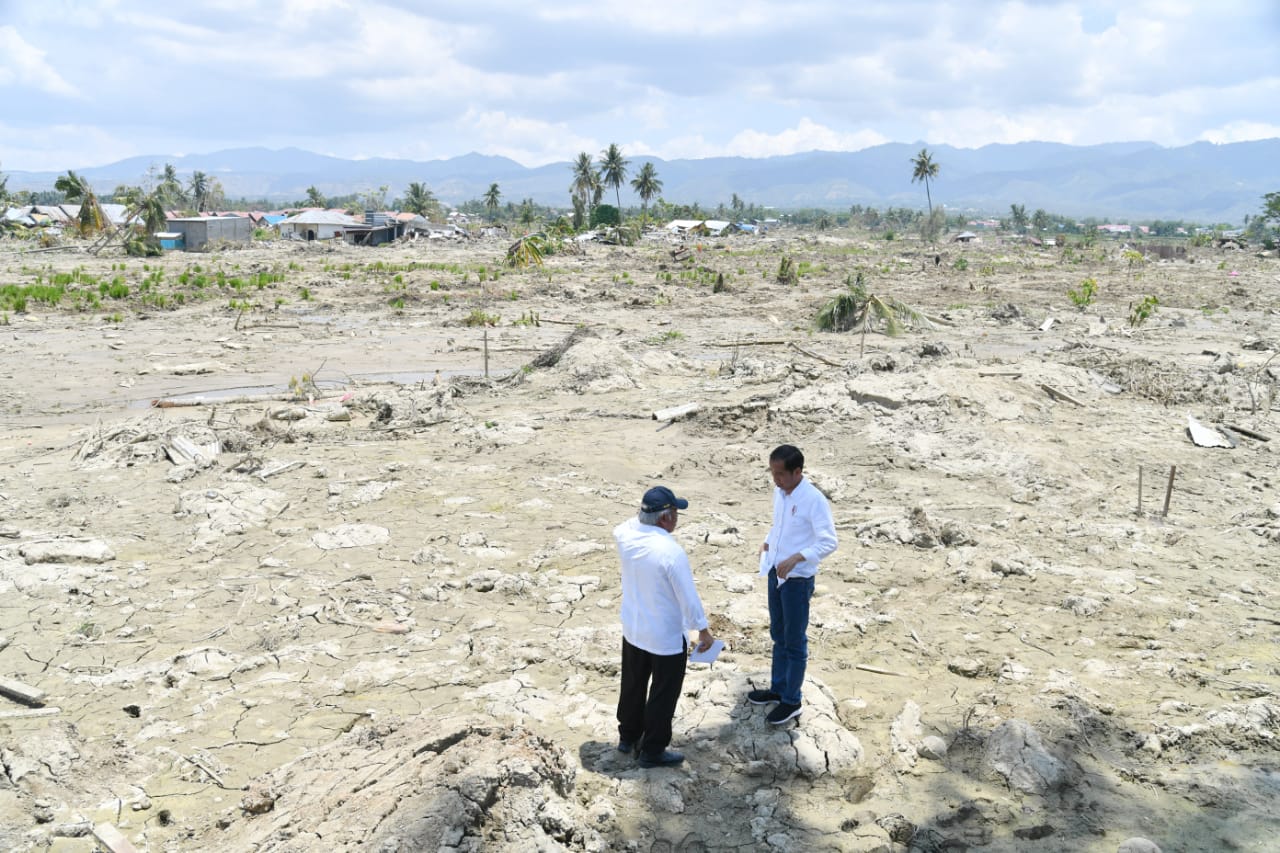 basuki-hadimuljono-dan-joko-widodo_20181004_163012.jpg