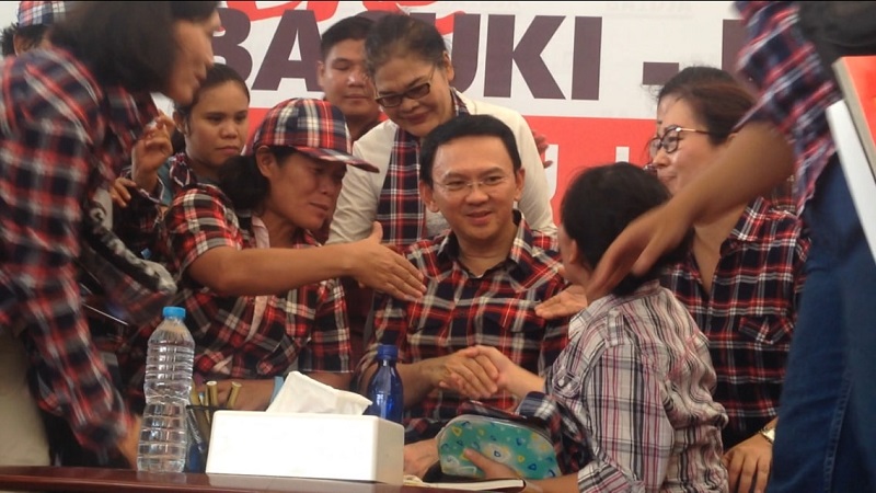 basuki-tjahaja-purnama-atau-ahok-tersenyum-melayani_20161215_115733.jpg