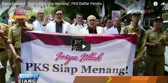 bawa-spanduk-insya-allah-siap-menang-pks-daftar-pemilu_20171014_183906.jpg