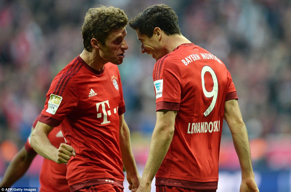 bayern-muenchen-strikers-thomas-muller-and-robert-lewandowski_20151005_025813.jpg