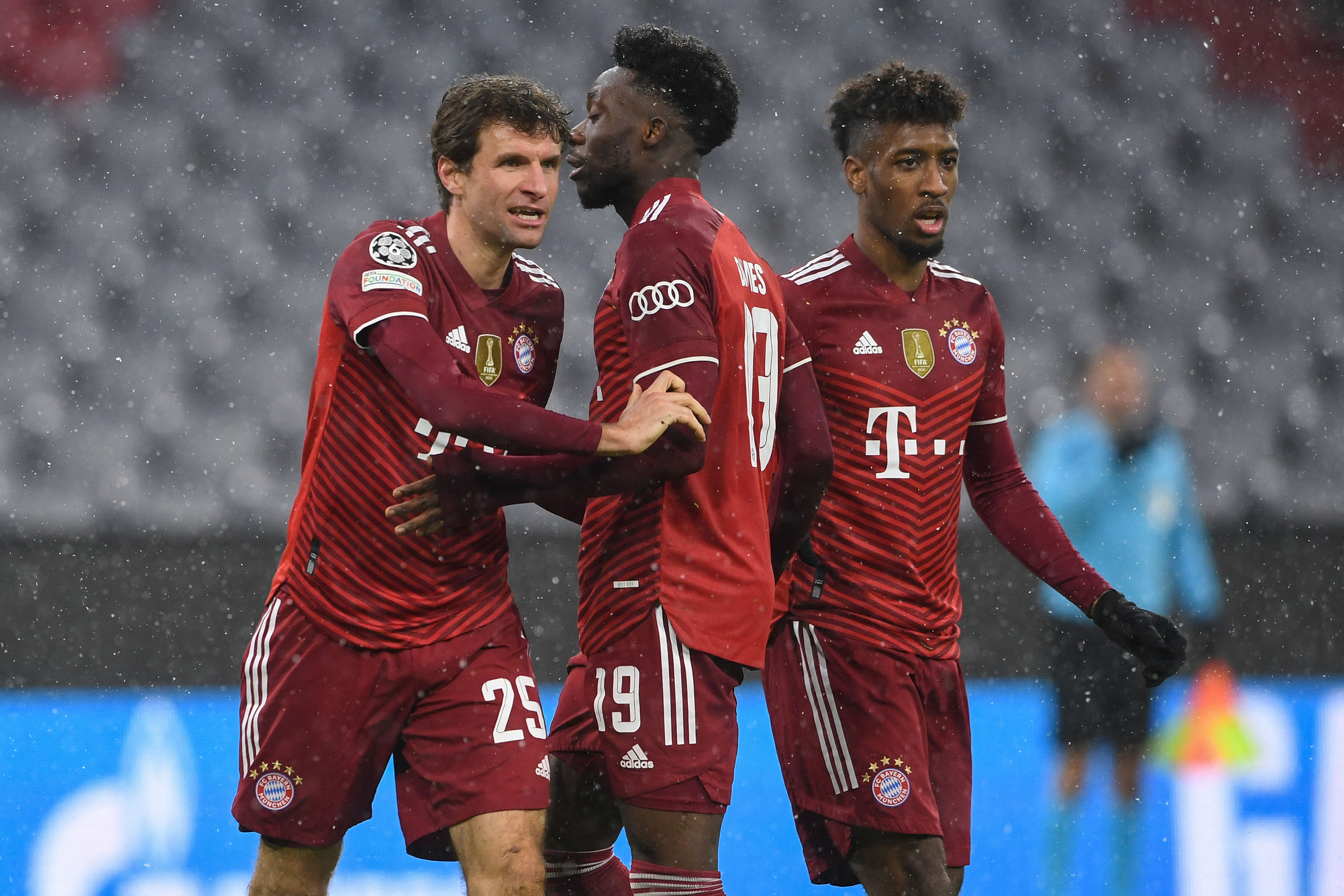 bayern-munchen-hajar-barcelona-tiga-gol-tanpa-balas_20211209_152806.jpg