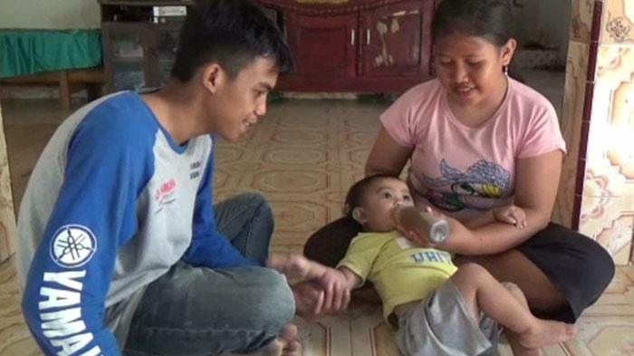 bayi-minum-kopi-setiap-hari.jpg