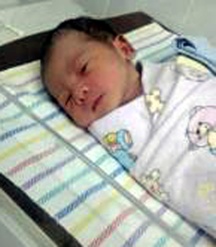 bayi-tampan-di-pintu-tol-manyaran-semarang_20160326_100647.jpg