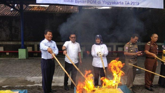 bbpom-musnahkan-mie-berformalin.jpg