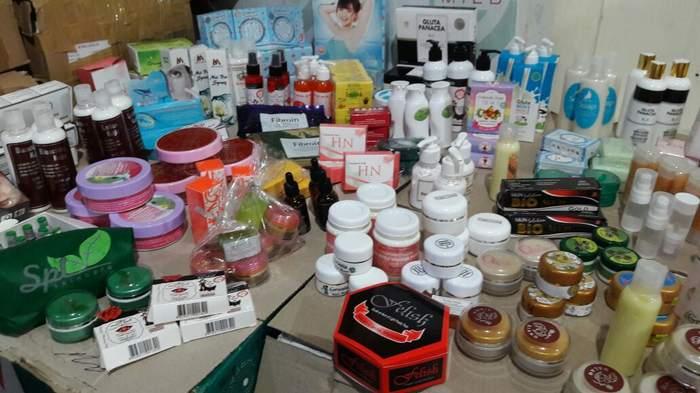 beberapa-kosmetik-ilegal-dalam-kemasan-botol-plastik-serta-kardus-yang-disita-bpom_20160330_143908.jpg