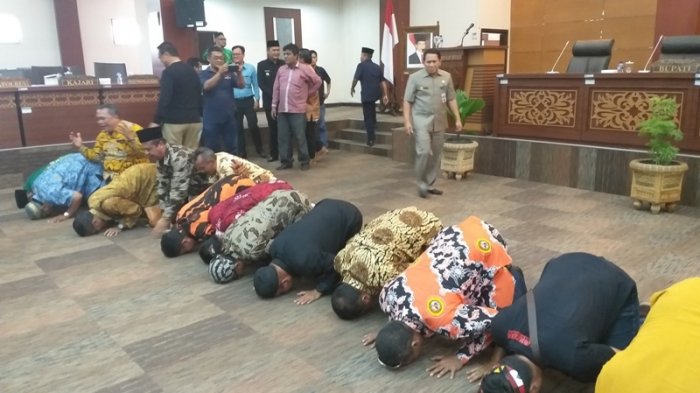beberapa-warga-pegiat-pemekaran-kabupaten-brebes_20181105_200435.jpg