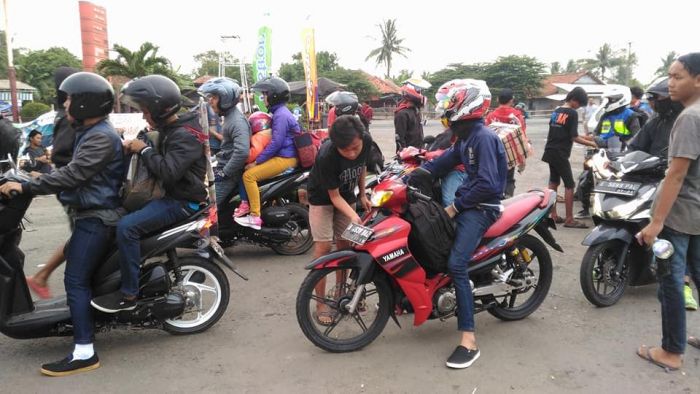 begini-suasana-pada-sebuah-spbu-di-indramayu_20170622_160901.jpg