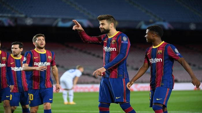 bek-barcelona-gerard-pique-tengah-merayakan-golnya-ke-gawang-dynamo-kiev.jpg