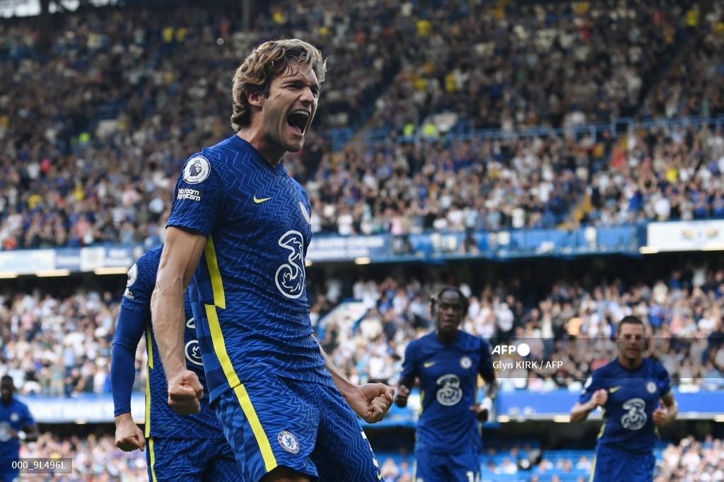 bek-chelsea-asal-spanyol-marcos-alonso-merayakan-gol-pertama-the-blues.jpg