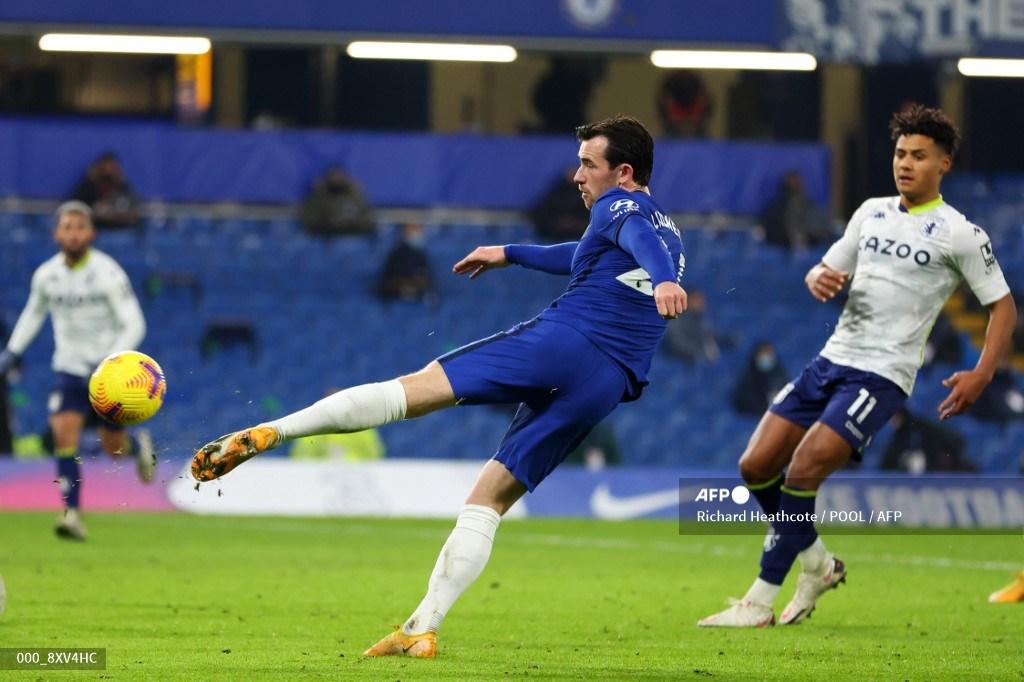 bek-inggris-chelsea-ben-chilwell-melakukan-tembakan-melebar.jpg