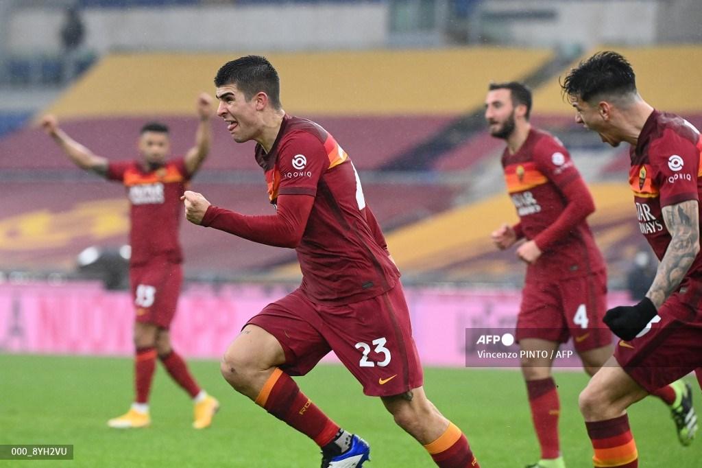 bek-italia-roma-gianluca-mancini-kiri-merayakan-gol-penyama-kedudukan-lawan-inter-milan.jpg