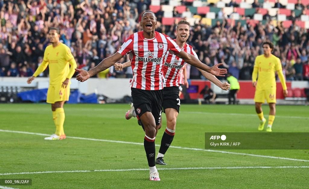 bek-jamaika-kelahiran-inggris-brentford-ethan-pinnock.jpg