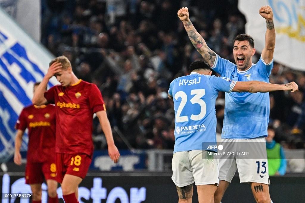bek-lazio-asal-italia-alessio-romagnoli-kanan-merayakan-golnya.jpg
