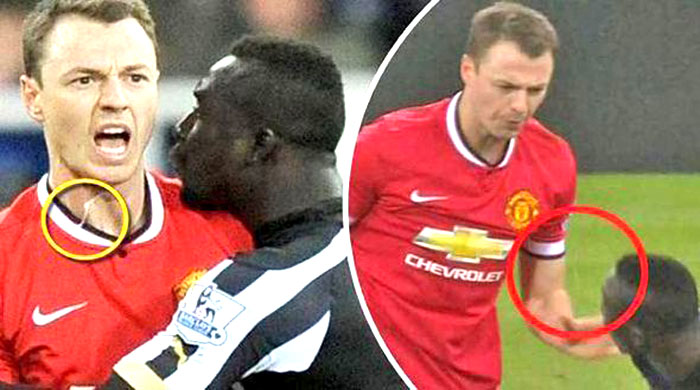 bek-manchester-united-jonny-evans-dan-striker-newcastle-united-papiss-cisse_20150308_001310.jpg