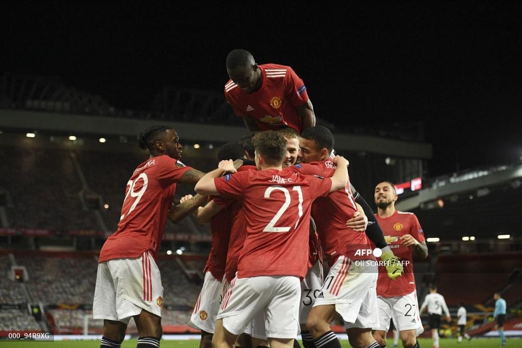 bek-pantai-gading-manchester-united-eric-bailly-atas-melompat-untuk-merayakan-gol.jpg