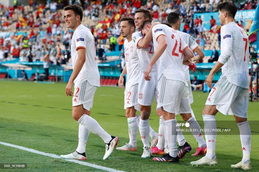 bek-spanyol-aymeric-laporte-24-dan-rekan-satu-timnya-merayakan-mencetak-gol.jpg