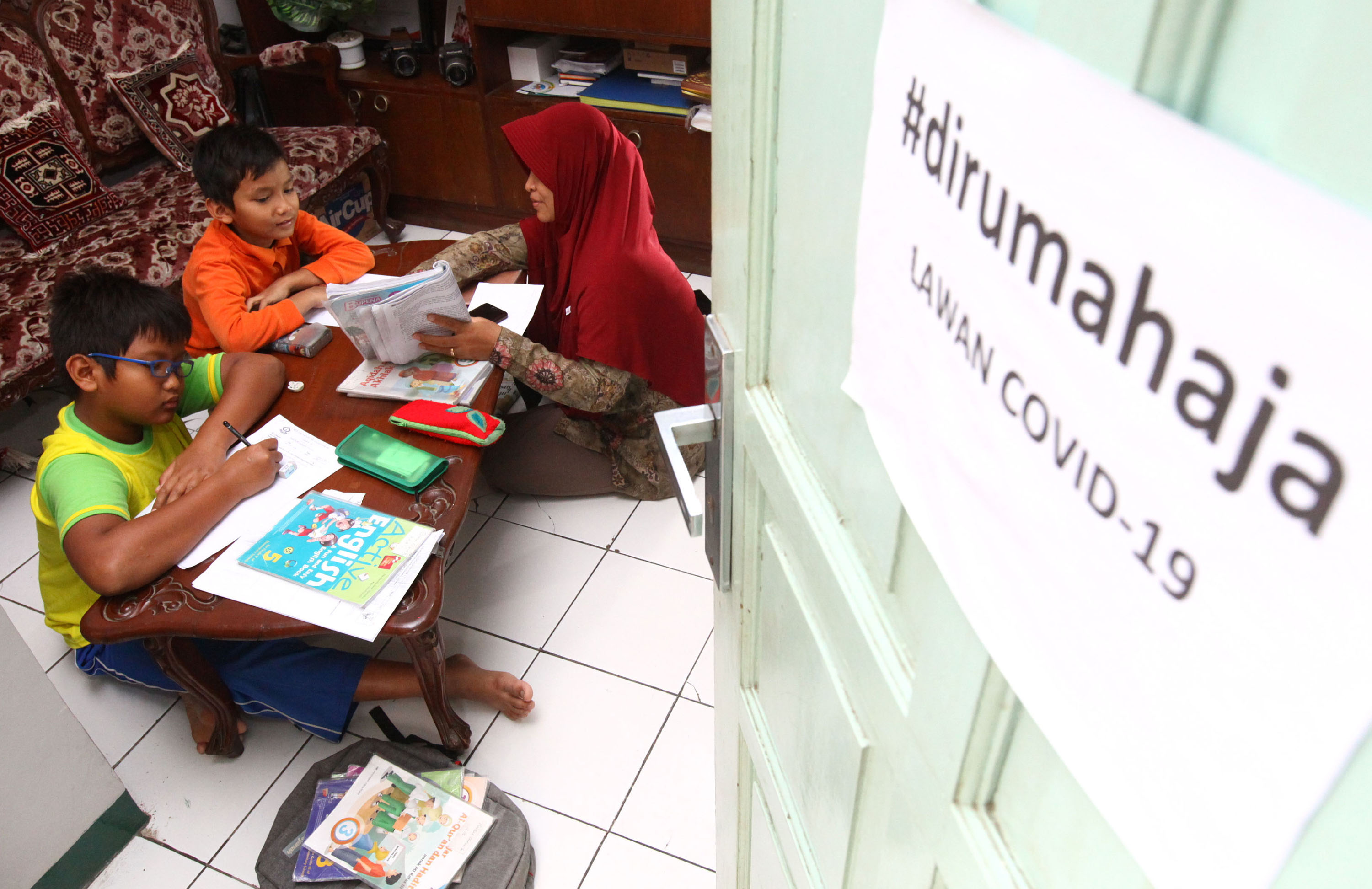 belajar-di-rumah-selama-pandemi-covid-19_20200505_231446.jpg