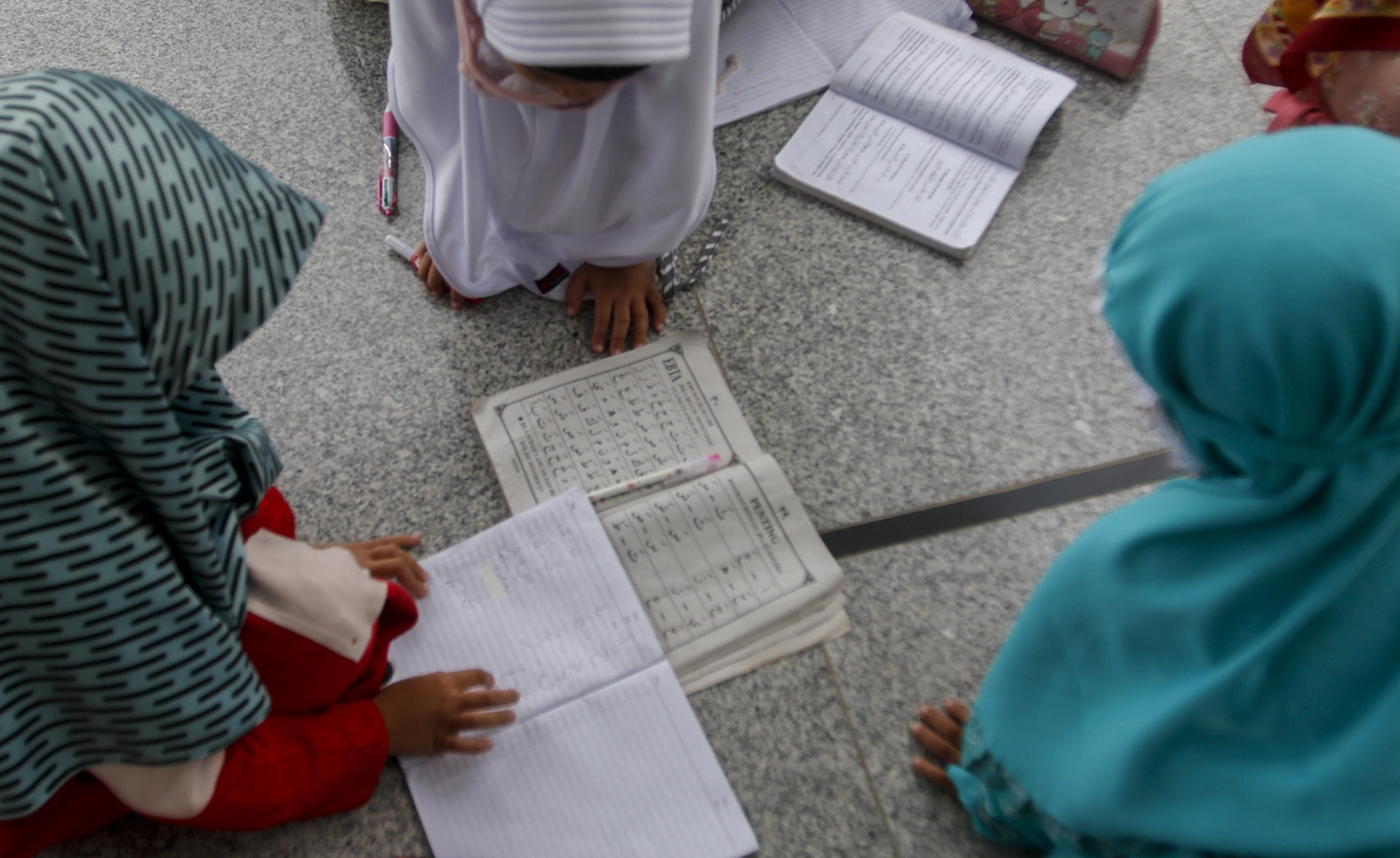 belajar-membaca-al-quran-sejak-dini_20200909_215405.jpg