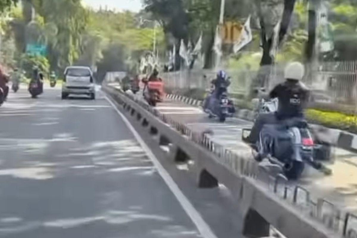 belasan-moge-terobos-jalur-Transjakarta-busway-di-Jalan-Panjang-Jakarta-Barat.jpg