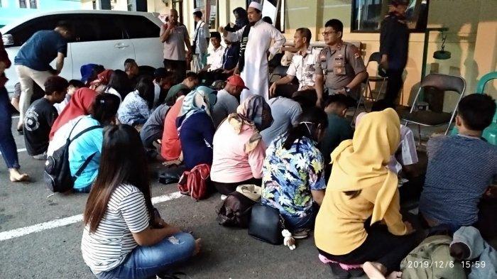 belasan-pasangan-mesum-terjaring-razia_1.jpg