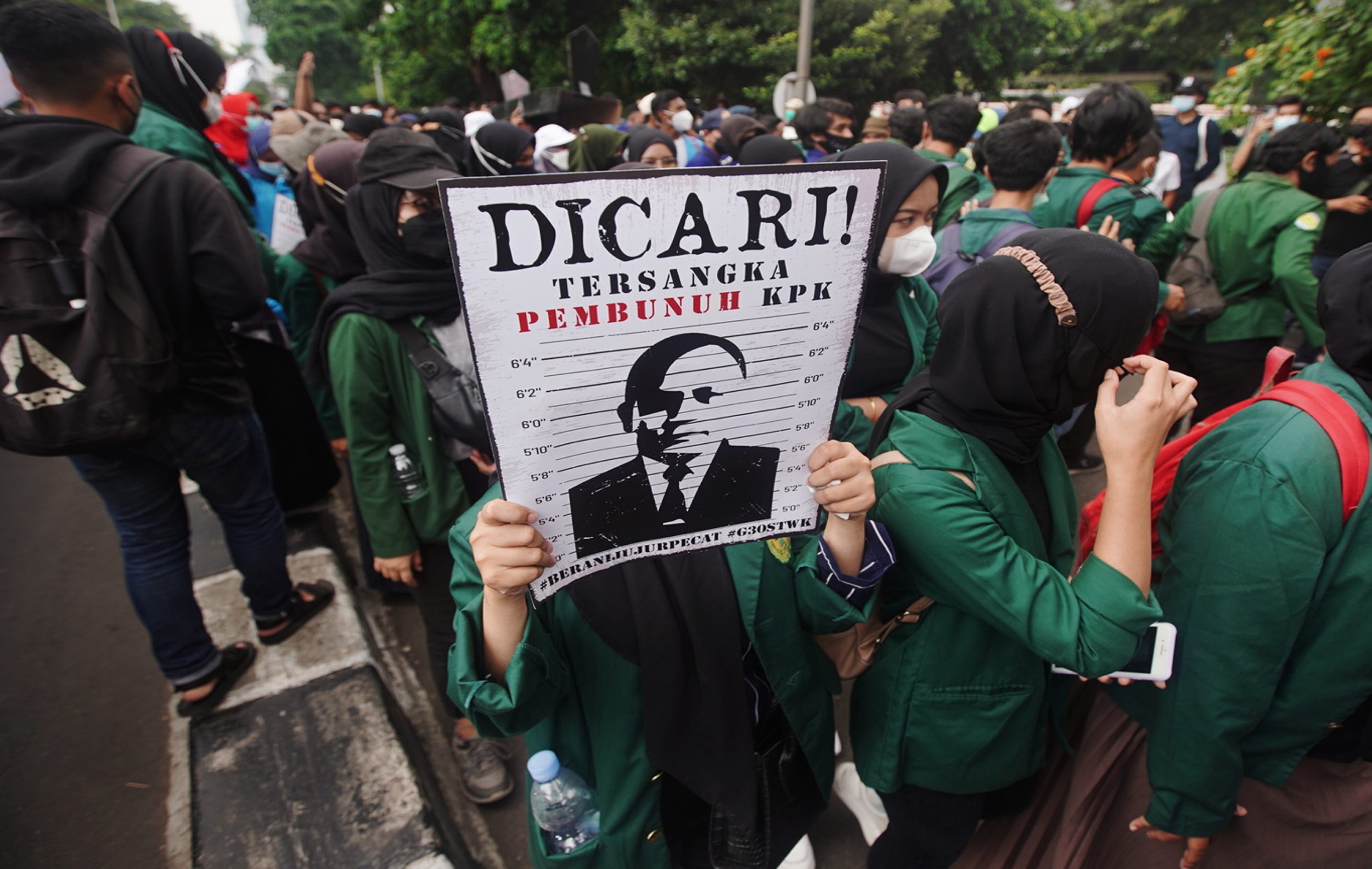 bem-si-demo-tolak-pemecatan-56-pegawai-kpk_20210927_170117.jpg