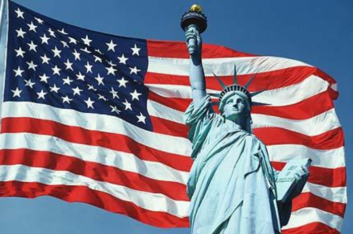 bendera-amerika-dan-patung-liberty_20180715_083510.jpg